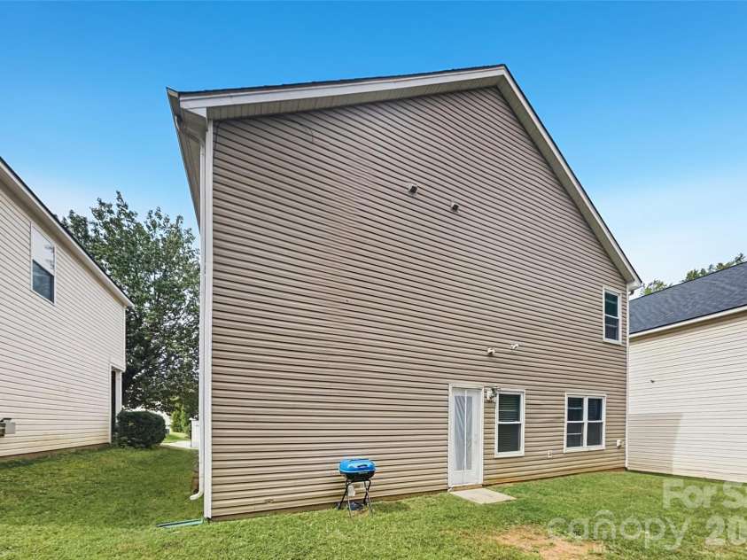 8538 Greenware Trail, Charlotte, NC 28269.  MLS# CAR4433510, YatesRealty ID 56093. 