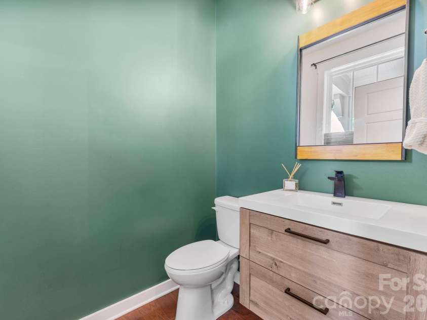 736 Yellow Jessamine Drive, Clover, SC 29710.  MLS# CAR4431089, YatesRealty ID 56095. Main floor 1/2 bath