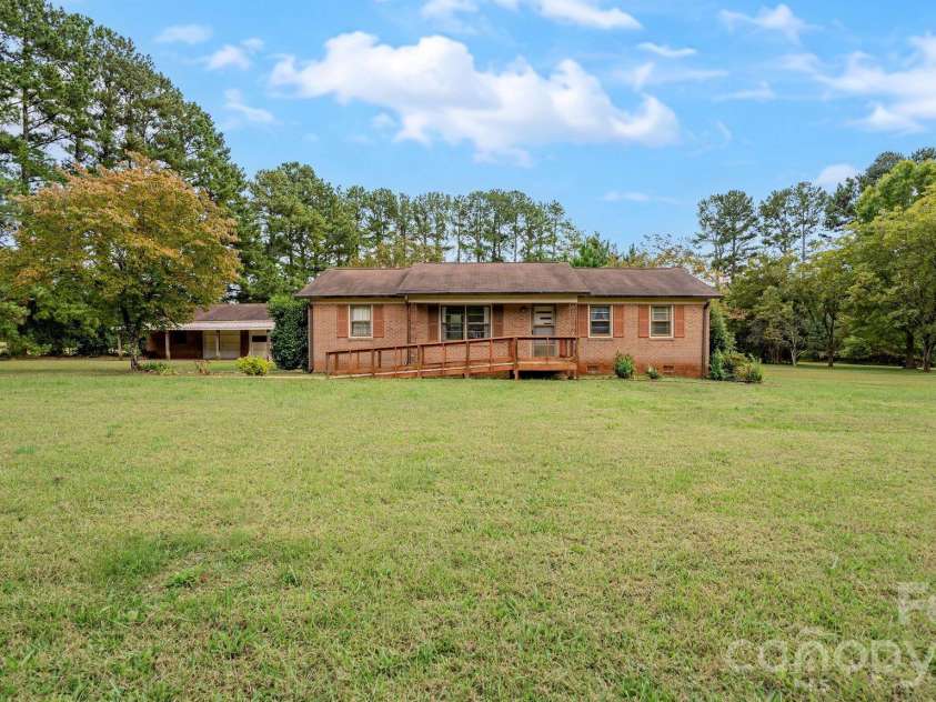 6007 Mooresville Road, Salisbury, NC 28147.  MLS# CAR4433211, YatesRealty ID 56096. 
