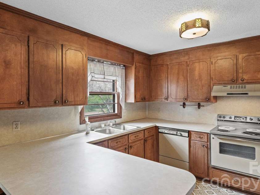 6007 Mooresville Road, Salisbury, NC 28147.  MLS# CAR4433211, YatesRealty ID 56096. 