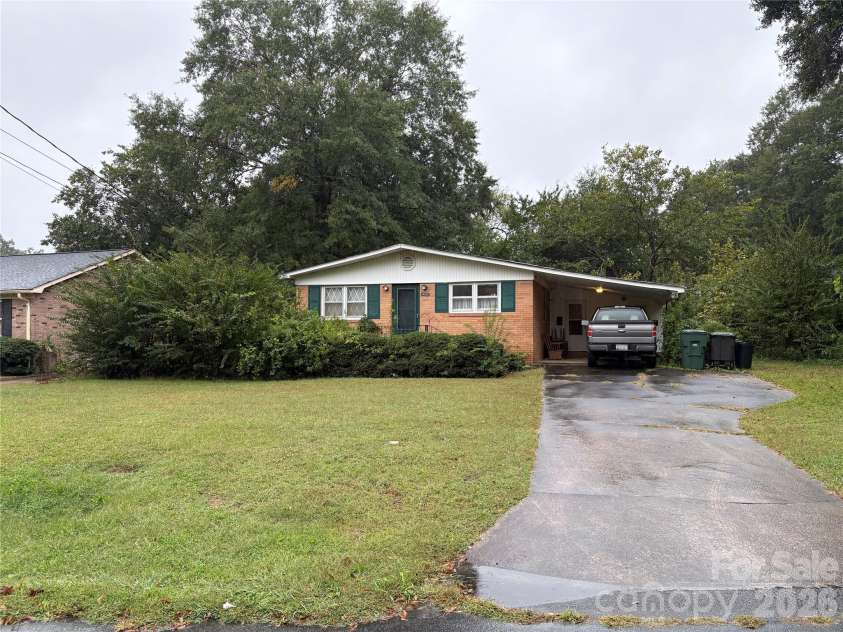 1622 Fairfield Drive, Gastonia, NC 28054.  MLS# CAR4433538, YatesRealty ID 56098. 