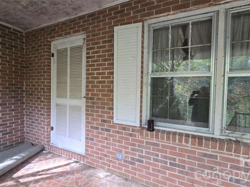 330 Brook Circle, Salisbury, NC 28147.  MLS# CAR4433551, YatesRealty ID 56099. 