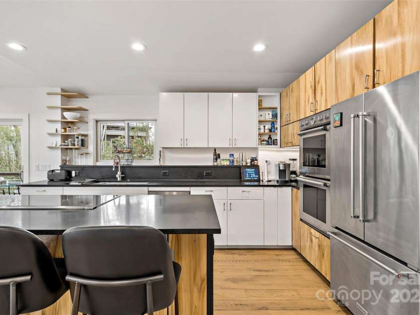 27 Hawberry Court, Asheville, NC 28805.  MLS# CAR4216829, YatesRealty ID 561. 