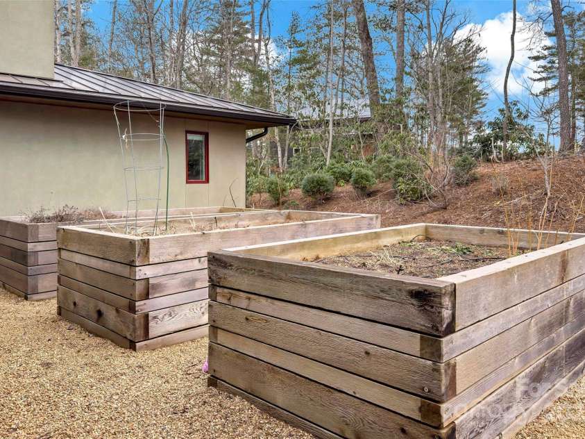 27 Hawberry Court, Asheville, NC 28805.  MLS# CAR4216829, YatesRealty ID 561. 