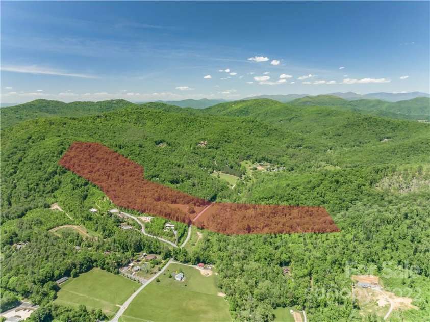 99999 Merrills Cove Road, Asheville, NC 28803.  MLS# CAR3918824, YatesRealty ID 561. 7 minute drive to the shopping hot spots on Hendersonville Rd!