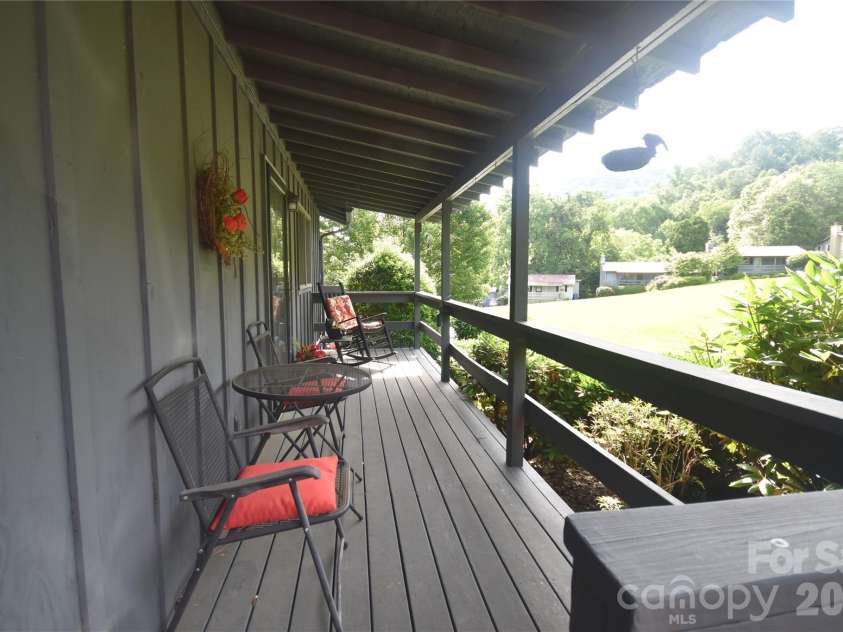 134 Raven Ridge, Maggie Valley, NC 28751.  MLS# CAR4249162, YatesRealty ID 5610. Front Porch
