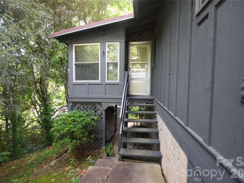 134 Raven Ridge, Maggie Valley, NC 28751.  MLS# CAR4249162, YatesRealty ID 5610. Rear steps to the sunroom