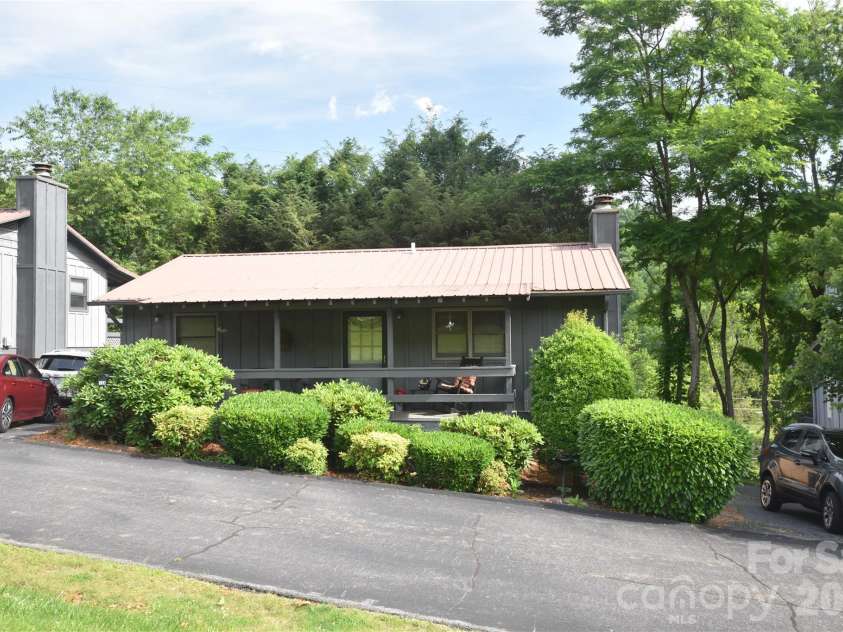 134 Raven Ridge, Maggie Valley, NC 28751.  MLS# CAR4249162, YatesRealty ID 5610. Street View
