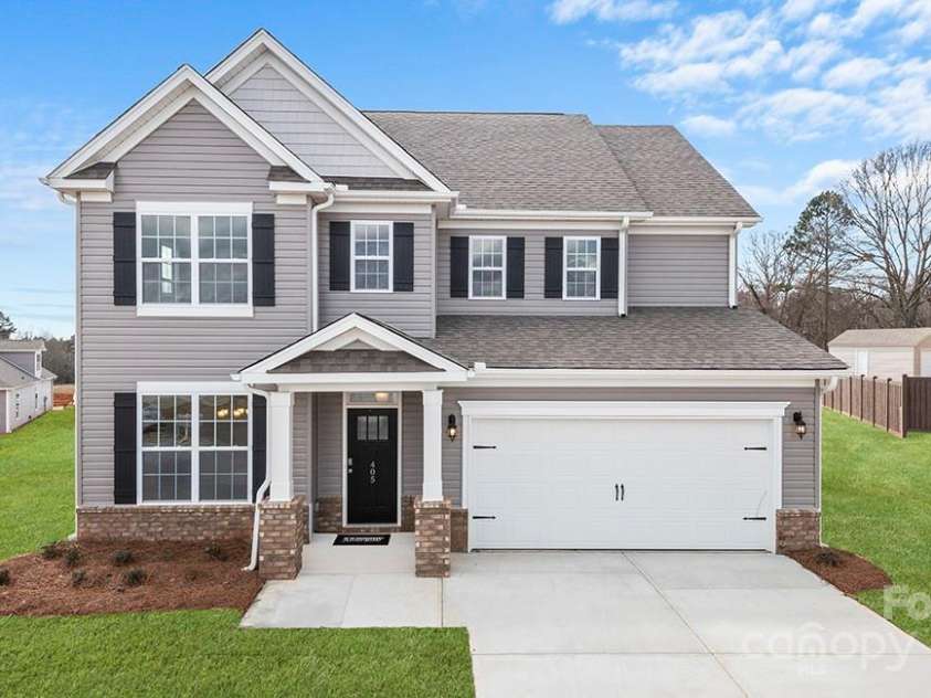 607 Fox Cove Road, Hendersonville, NC 28792.  MLS# CAR4241351, YatesRealty ID 5610. Photos are representative