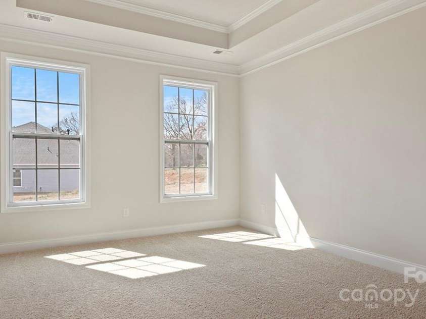 607 Fox Cove Road, Hendersonville, NC 28792.  MLS# CAR4241351, YatesRealty ID 5610. Photos are representative