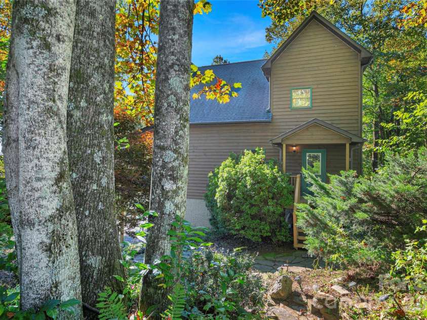 373 Lynn Crest Drive, Brevard, NC 28712.  MLS# CAR4432927, YatesRealty ID 56102. 
