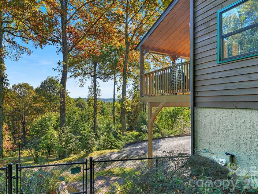 373 Lynn Crest Drive, Brevard, NC 28712.  MLS# CAR4432927, YatesRealty ID 56102. 