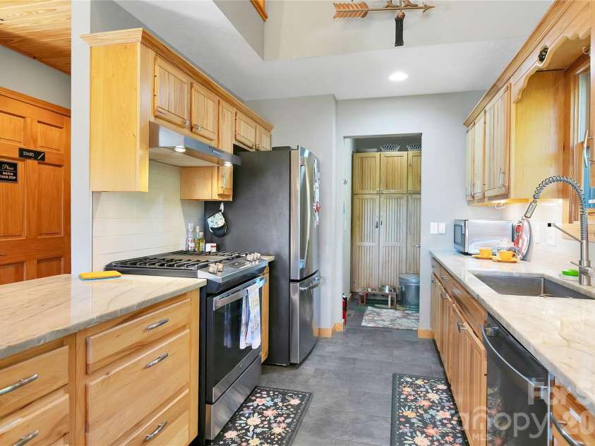 373 Lynn Crest Drive, Brevard, NC 28712.  MLS# CAR4432927, YatesRealty ID 56102. 
