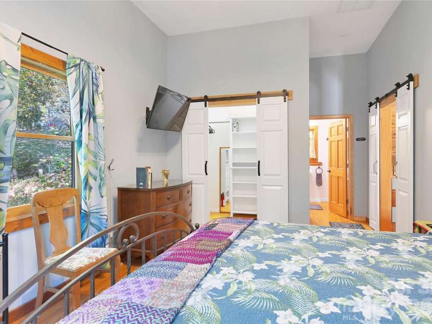 373 Lynn Crest Drive, Brevard, NC 28712.  MLS# CAR4432927, YatesRealty ID 56102. 