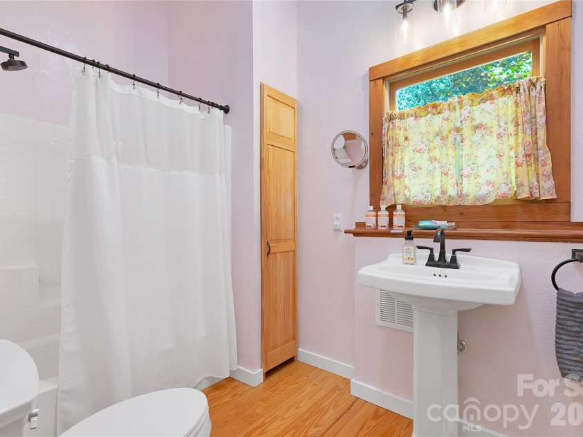 373 Lynn Crest Drive, Brevard, NC 28712.  MLS# CAR4432927, YatesRealty ID 56102. 