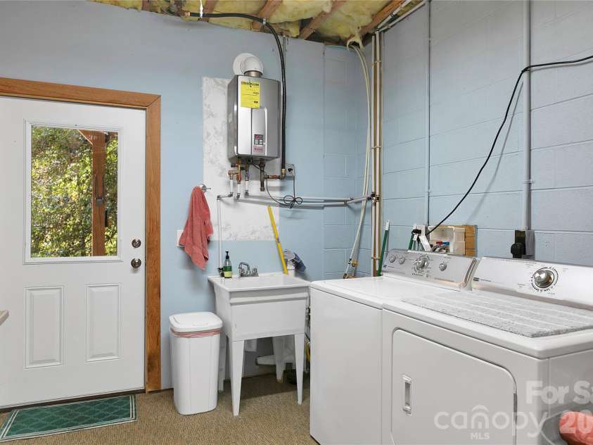 373 Lynn Crest Drive, Brevard, NC 28712.  MLS# CAR4432927, YatesRealty ID 56102. 
