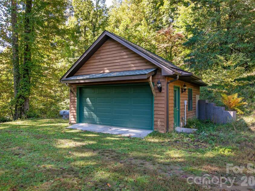 373 Lynn Crest Drive, Brevard, NC 28712.  MLS# CAR4432927, YatesRealty ID 56102. 