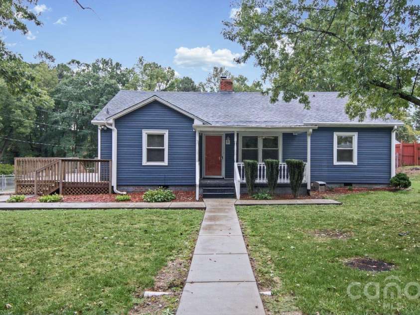 1207 4th Avenue, Gastonia, NC 28052.  MLS# CAR4433154, YatesRealty ID 56103. 