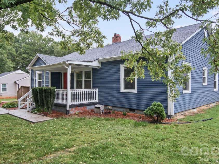 1207 4th Avenue, Gastonia, NC 28052.  MLS# CAR4433154, YatesRealty ID 56103. 