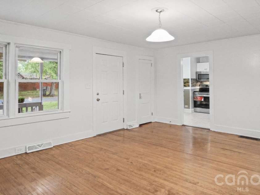 1207 4th Avenue, Gastonia, NC 28052.  MLS# CAR4433154, YatesRealty ID 56103. 