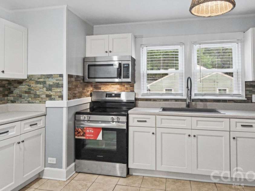 1207 4th Avenue, Gastonia, NC 28052.  MLS# CAR4433154, YatesRealty ID 56103. 