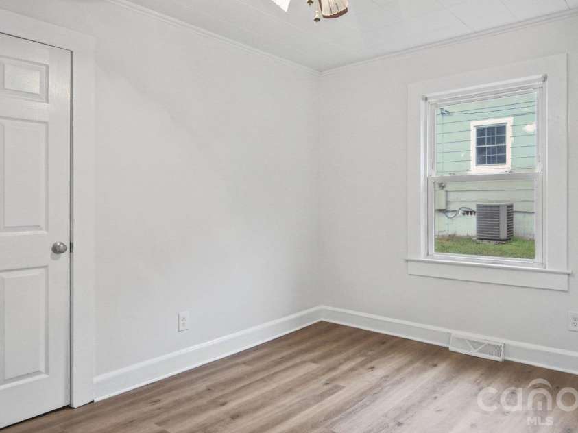 1207 4th Avenue, Gastonia, NC 28052.  MLS# CAR4433154, YatesRealty ID 56103. 