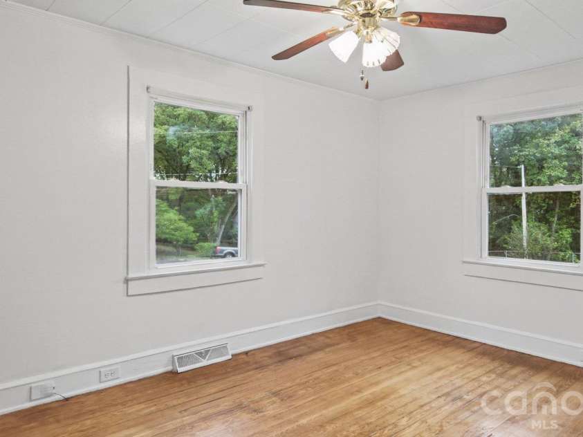 1207 4th Avenue, Gastonia, NC 28052.  MLS# CAR4433154, YatesRealty ID 56103. 