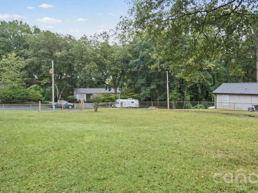 1207 4th Avenue, Gastonia, NC 28052.  MLS# CAR4433154, YatesRealty ID 56103. 