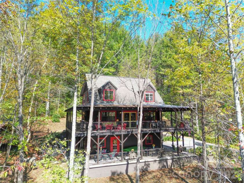 111 Elkhound Road, Waynesville, NC 28785.  MLS# CAR4433122, YatesRealty ID 56104. 