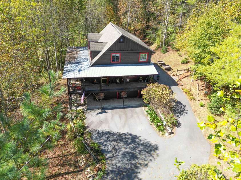 111 Elkhound Road, Waynesville, NC 28785.  MLS# CAR4433122, YatesRealty ID 56104. 
