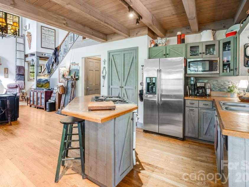 111 Elkhound Road, Waynesville, NC 28785.  MLS# CAR4433122, YatesRealty ID 56104. 