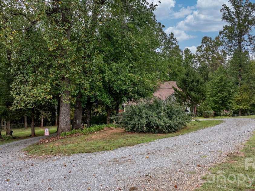 2786 Byrd Road, Morganton, NC 28655.  MLS# CAR4433345, YatesRealty ID 56105. 