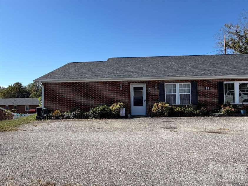 69 B Buena Vista Ridge, Marion, NC 28752.  MLS# CAR4433164, YatesRealty ID 56106. 