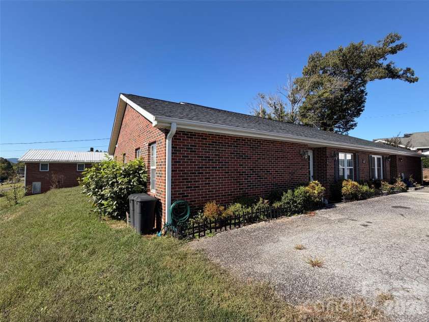 69 B Buena Vista Ridge, Marion, NC 28752.  MLS# CAR4433164, YatesRealty ID 56106. 