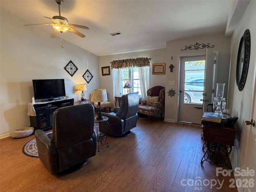 69 B Buena Vista Ridge, Marion, NC 28752.  MLS# CAR4433164, YatesRealty ID 56106. 