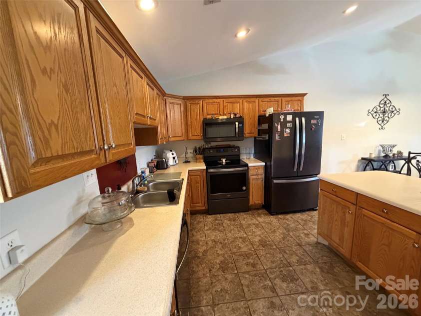 69 B Buena Vista Ridge, Marion, NC 28752.  MLS# CAR4433164, YatesRealty ID 56106. 