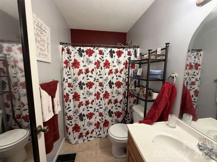 69 B Buena Vista Ridge, Marion, NC 28752.  MLS# CAR4433164, YatesRealty ID 56106. 