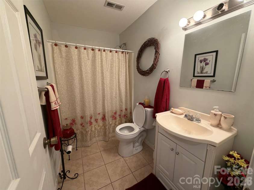 69 B Buena Vista Ridge, Marion, NC 28752.  MLS# CAR4433164, YatesRealty ID 56106. 