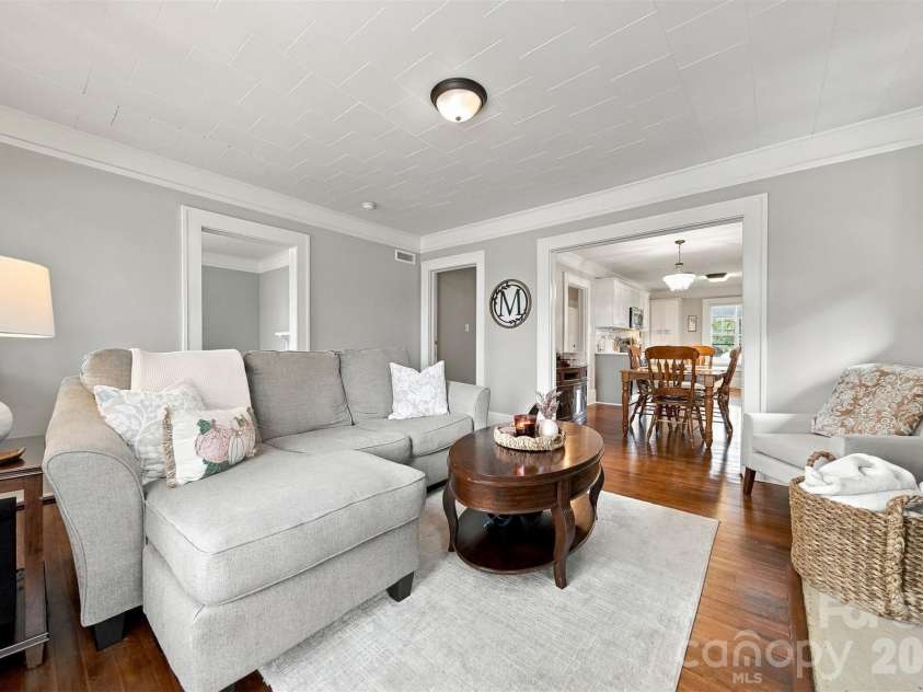 1339 5th Street, Hickory, NC 28601.  MLS# CAR4433556, YatesRealty ID 56109. 