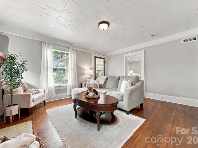 1339 5th Street, Hickory, NC 28601.  MLS# CAR4433556, YatesRealty ID 56109. 