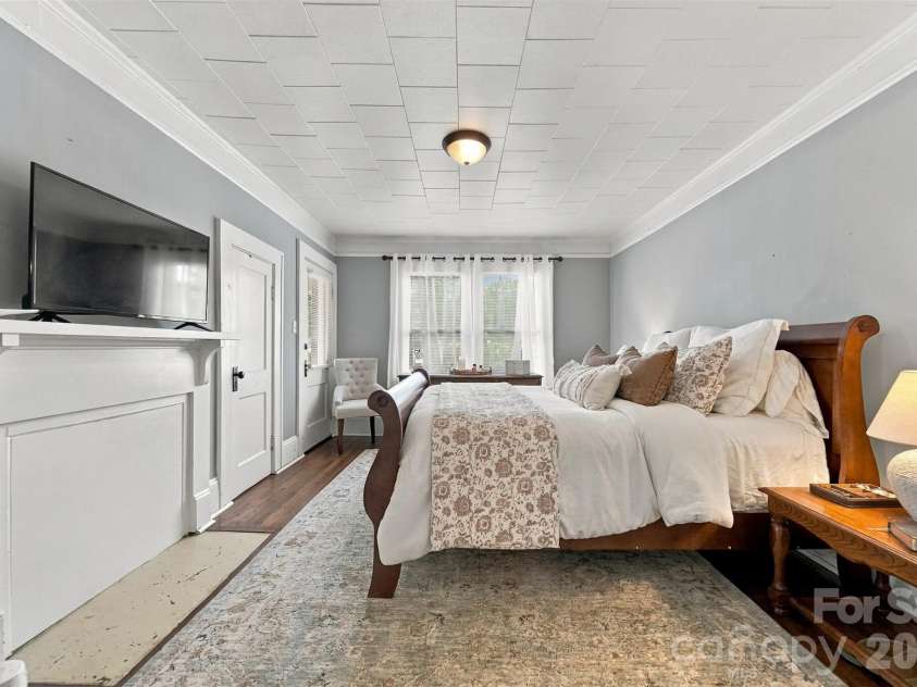 1339 5th Street, Hickory, NC 28601.  MLS# CAR4433556, YatesRealty ID 56109. 
