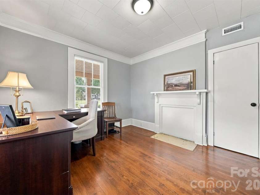 1339 5th Street, Hickory, NC 28601.  MLS# CAR4433556, YatesRealty ID 56109. 