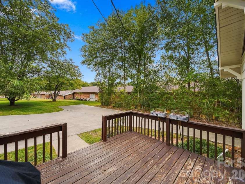 1339 5th Street, Hickory, NC 28601.  MLS# CAR4433556, YatesRealty ID 56109. 