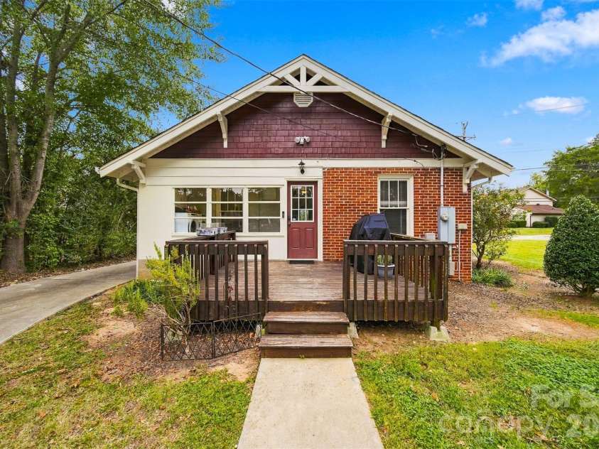 1339 5th Street, Hickory, NC 28601.  MLS# CAR4433556, YatesRealty ID 56109. 