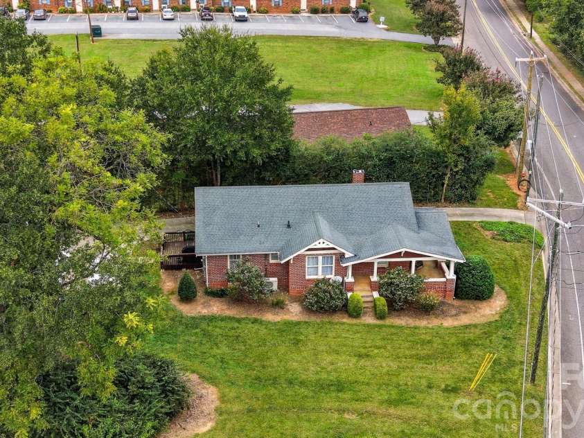 1339 5th Street, Hickory, NC 28601.  MLS# CAR4433556, YatesRealty ID 56109. 