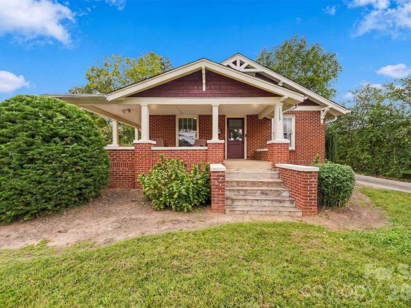 1339 5th Street, Hickory, NC 28601.  MLS# CAR4433556, YatesRealty ID 56109. Beautiful, updated home!