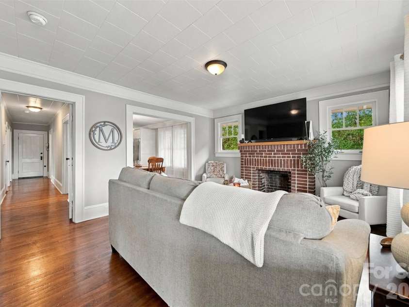 1339 5th Street, Hickory, NC 28601.  MLS# CAR4433556, YatesRealty ID 56109. Look at those hardwood floors!