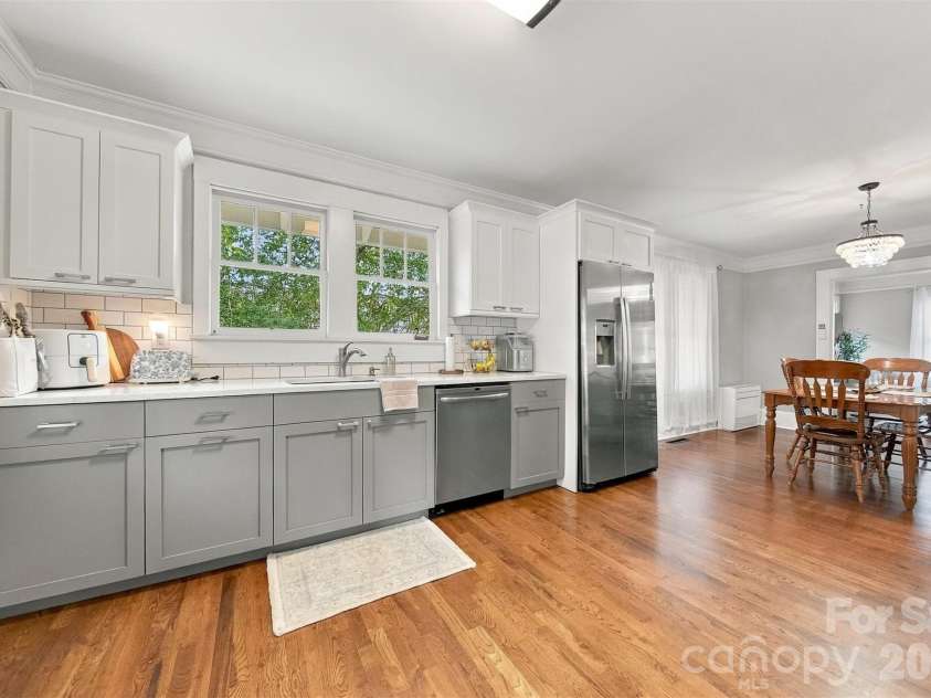 1339 5th Street, Hickory, NC 28601.  MLS# CAR4433556, YatesRealty ID 56109. Updated and roomy!