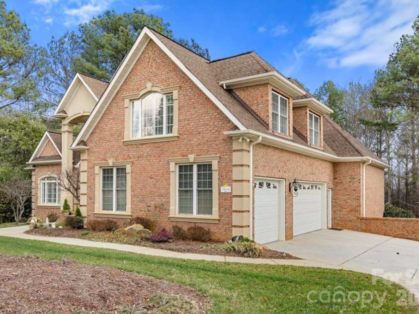 1221 Silver Arrow Court, Fort Mill, SC 29715.  MLS# CAR4348866, YatesRealty ID 5611. 