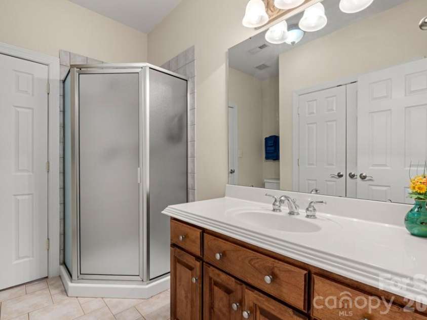 1221 Silver Arrow Court, Fort Mill, SC 29715.  MLS# CAR4348866, YatesRealty ID 5611. Jack-N-Jill Bath - Upper